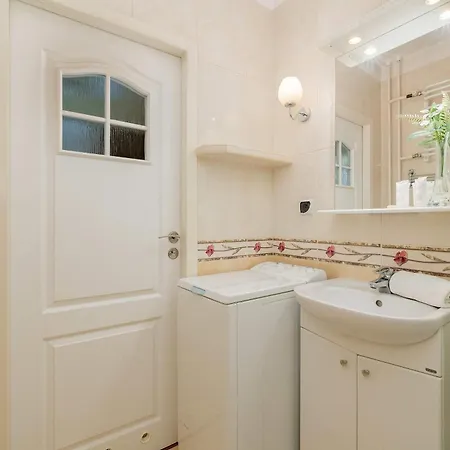 Apartamento Czarnieckiego Atmospheric In By Renters