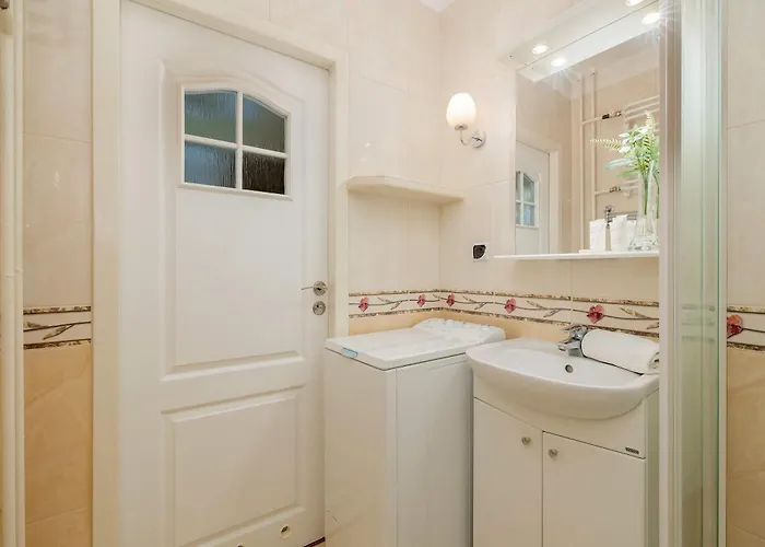 Appartamento Czarnieckiego Atmospheric In By Renters