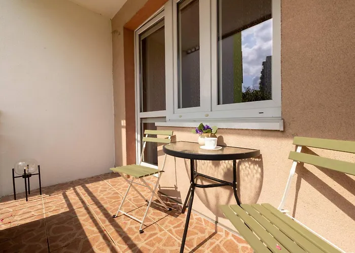 Appartamento Czarnieckiego Atmospheric In By Renters